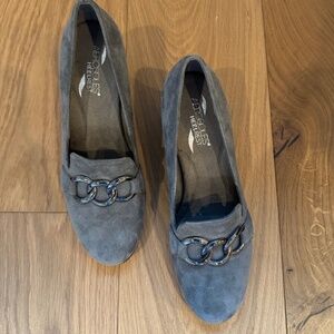 NWOT Aerosoles Grey Suede Heels